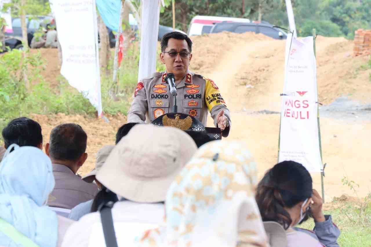 Bakti Sosial Hari Bhayangkara ke 76, Kapolda NTB Resmikan Fasilitas Air Bersih di Dusun Aik Mual Lombok Barat