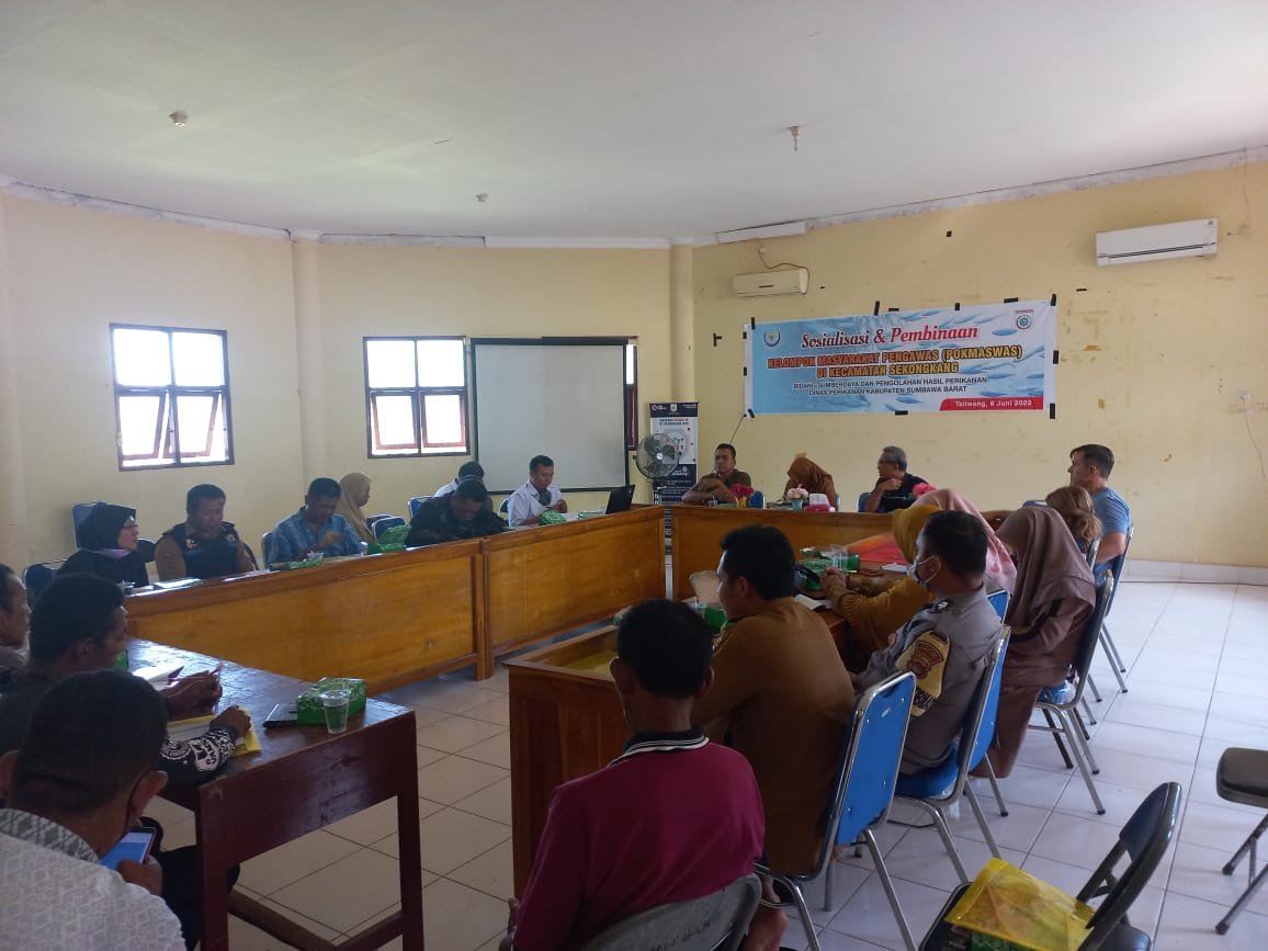 Bhabinkamtibmas Hadiri Sosialisasi dan Pembinaan POKMASWAS di Kecamatan Sekongkan KSB