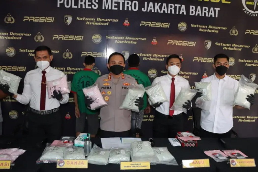 Polres Metro Jakarta Barat Bongkar Jaringan Penyelundupan Ekstasi Internasional Senilai Rp50 miliar