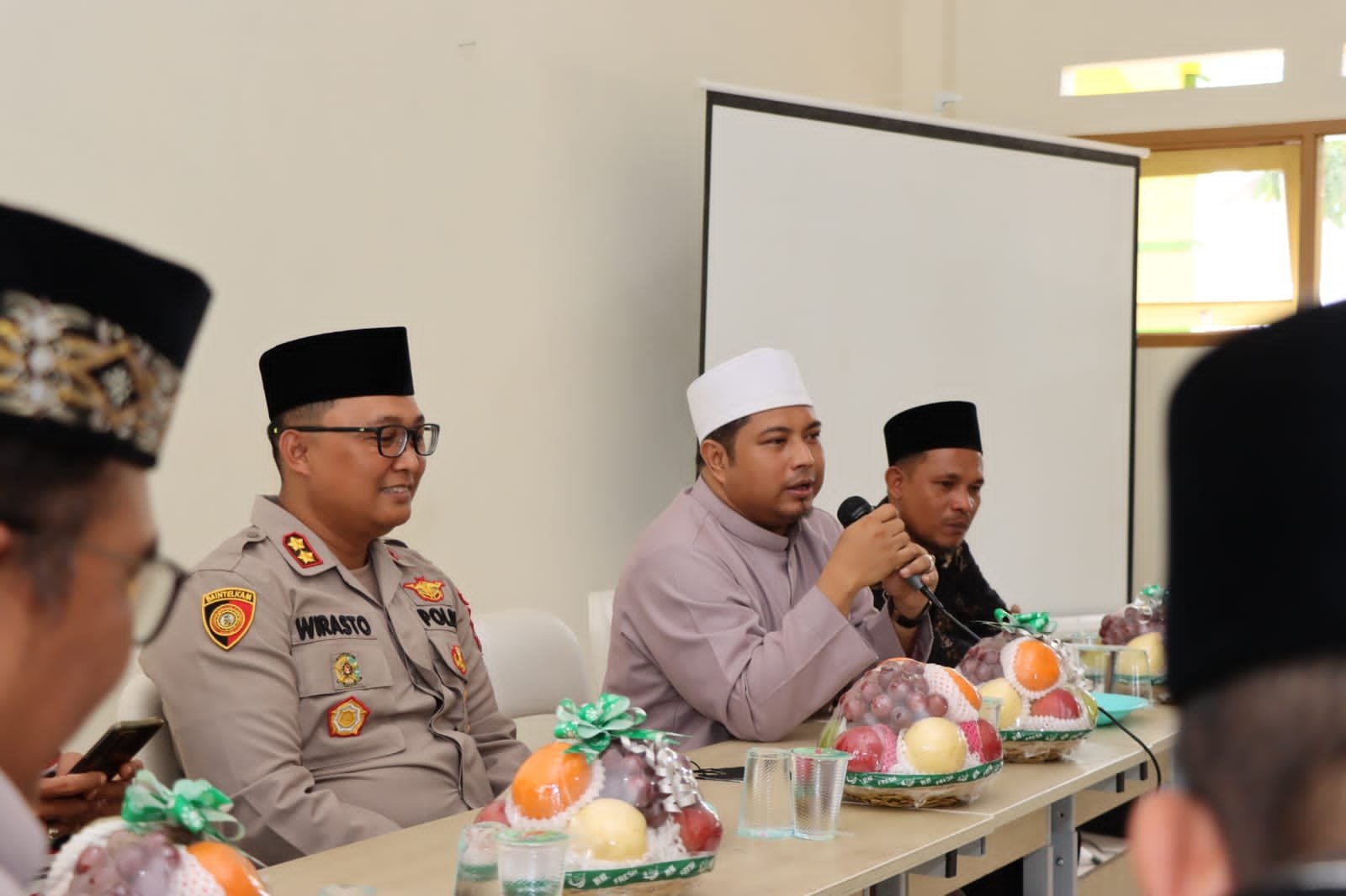 Jumat Besemeton di Lombok Barat, AKBP Wirasto Adi Nugroho Diaplikasikan Hingga Tingkat Kapolsek