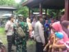 TNI-Polri di Lembar Kompak Bersama Amankan Penyaluran Bantuan di Desa Lembar Selatan
