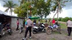 Polsek Sekotong bubarkan judi sabung ayam di Desa Persiapan Empol, Kecamatan Sekotong, Lombok Barat dan berhasil mengamankan sejumlah barang bukti