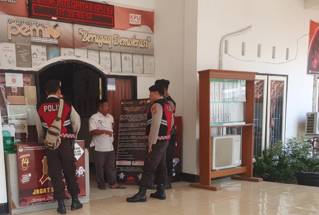Polres Lombok Barat Gelar Patroli di Kantor KPU untuk Mengamankan Pemilu Serentak 2024