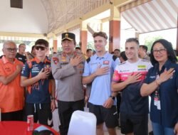 Kapolda NTB Sambut Pembalap MotoGP di Tribun Bhara Daksa Polda NTB