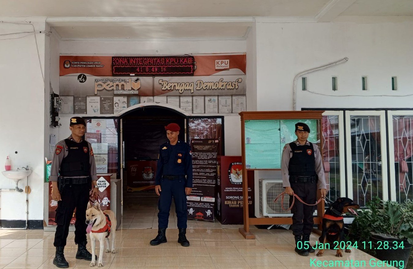 Patroli dan Sterilisasi di Kantor KPU Gerung oleh Polres Lombok Barat