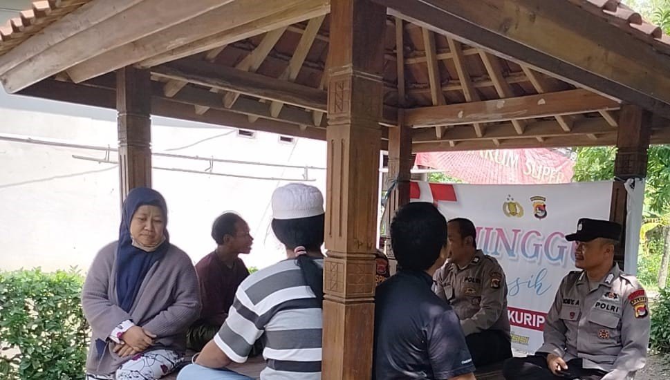Polsek Kuripan Gelar Minggu Kasih di Dusun Belunsuk