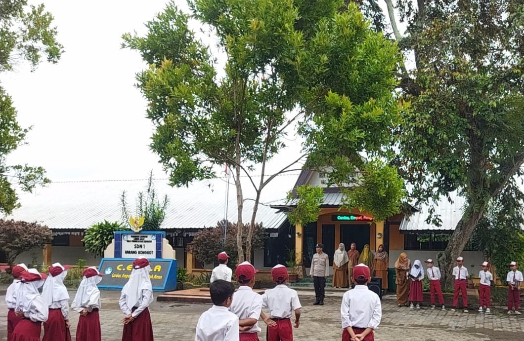 Polsek Labuapi Gelar SIPOLA dan Binluh di SDN 1 Karang Bongkot