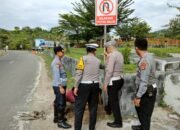 Cegah Kecelakaan, Sat Lantas Polres Bima dan Dishub Kabupaten Bima Pasang  Rambu- Rambu Larangan  Putar Balik