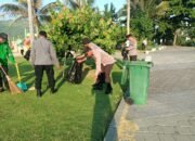 Polsek Kawasan Mandalika Hadiri Aksi Bersih Negeri Di Pantai Kuta.