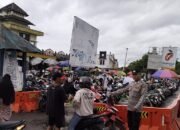 Polsek Kediri Turun Tangan Cegah Kemacetan di Pasar Kediri