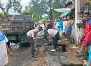 Babinkamtibmas Kelurahan Nitu Bersama Masyarakat Gelar Gotong Royong Bersihkan Sampah dan Saluran Drainase