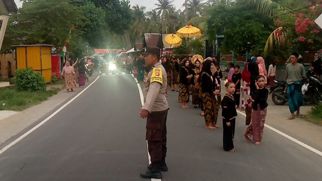 Polsek Sekotong Jaga Kelancaran dan Keamanan Nyongkolan di Dusun Tawun