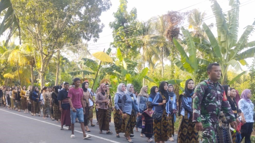 Polisi Kawal Tradisi Nyongkolan Meriah di Lombok Barat, Lalu Lintas Lancar