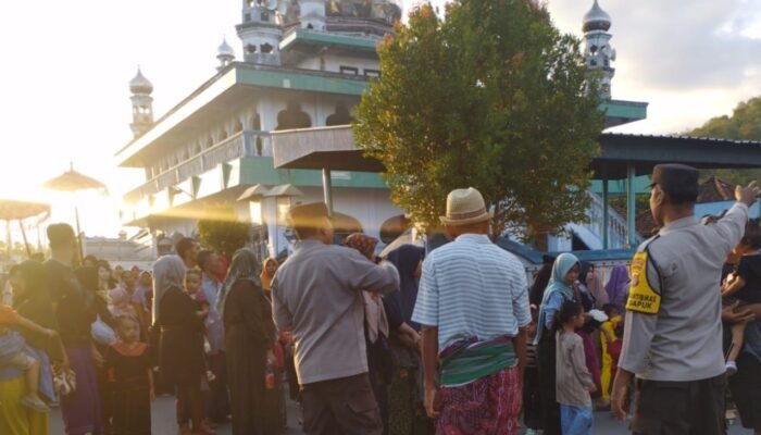 Polsek Gerung Terjunkan Bhabinkamtibmas Amankan Nyongkolan, Tradisi Adat Lombok Barat Berjalan Lancar