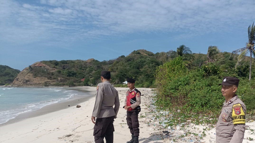 Patroli dan Silaturahmi Polsek Sekotong di Pos Pantau Pulau Sepatang