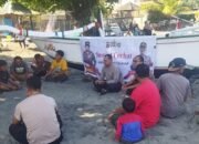 Gotong Royong di Pantai Kerandangan: Ketika Polisi & Nelayan Bersatu, Keamanan Wisata Jadi Prioritas