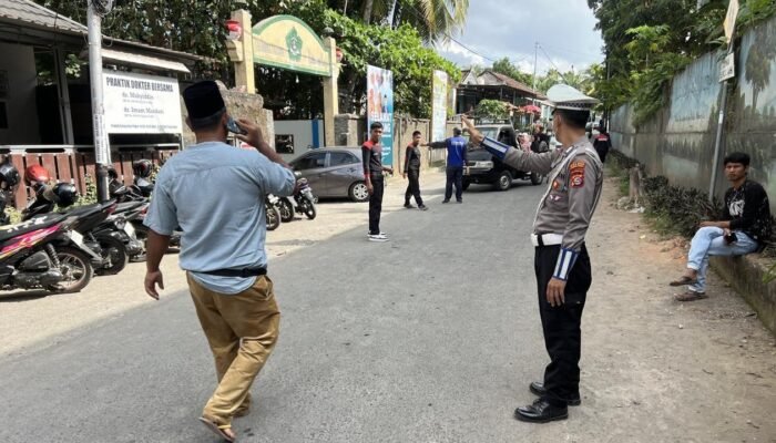 Polisi Jaga Ketentraman, Amankan Kedatangan Ribuan Santri di Lombok Barat