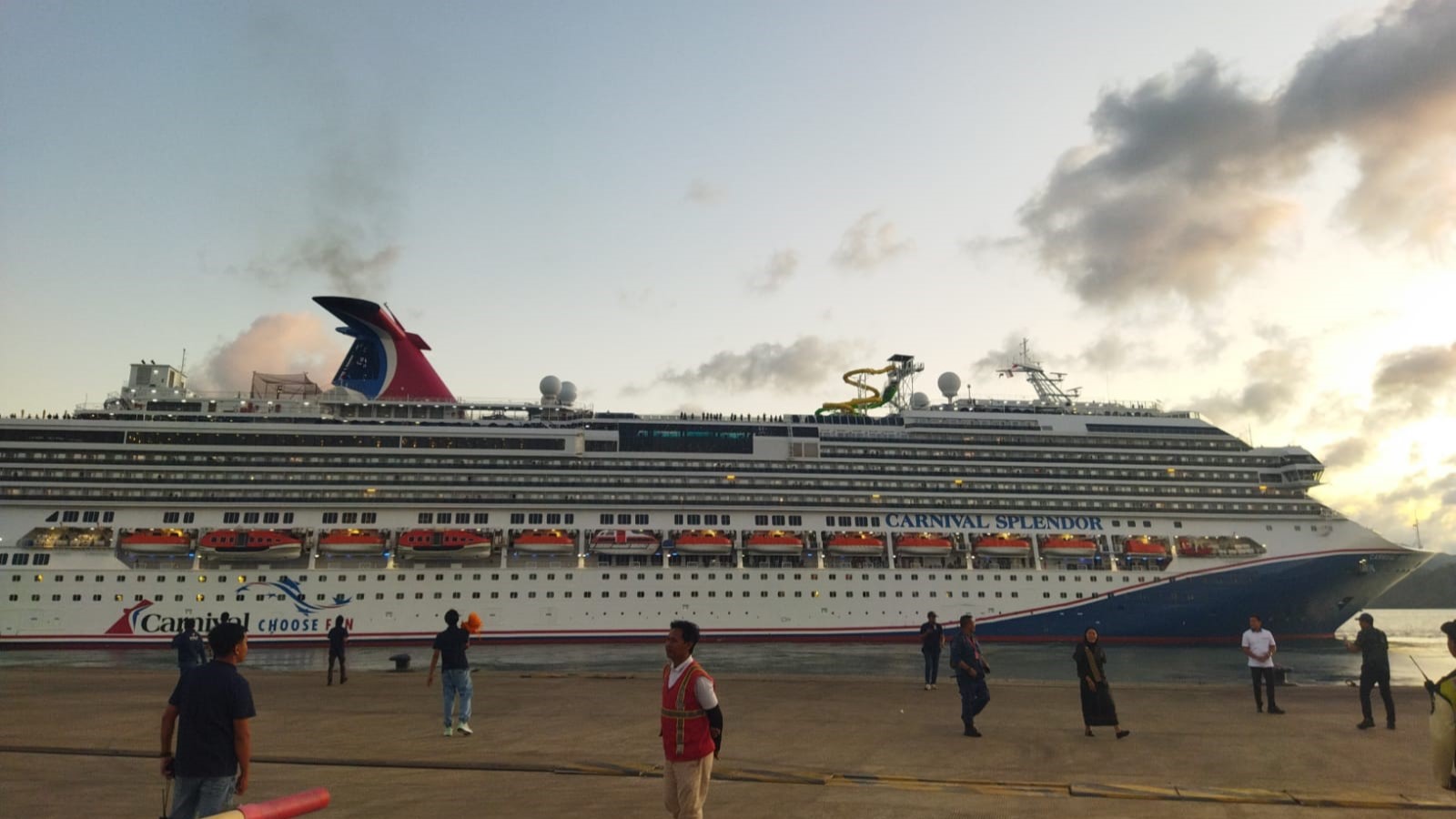 Pesona Lombok Memikat, 3500 Wisatawan Turun dari Kapal Pesiar