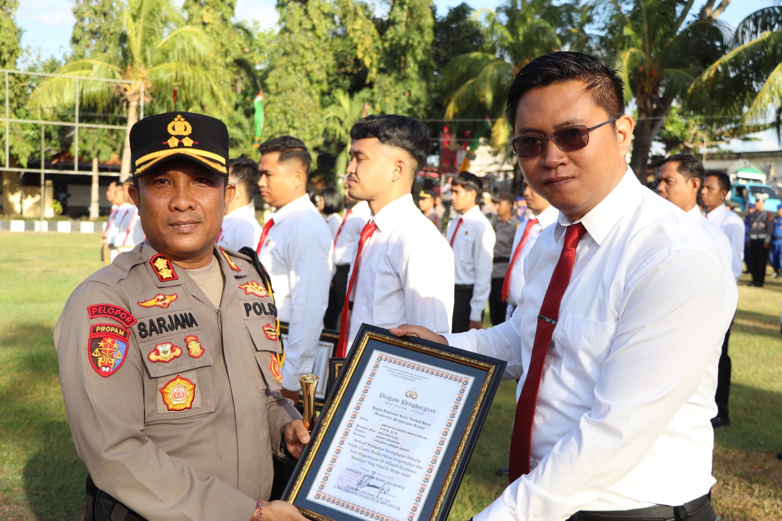 Polres Lombok Barat Beri Penghargaan 34 Personel Berprestasi