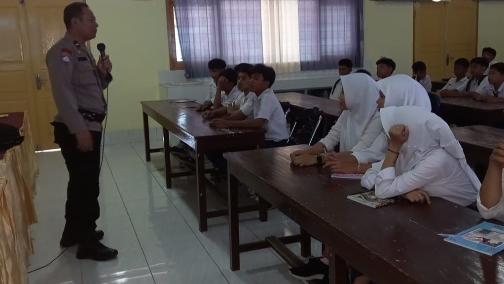 Polres Lombok Barat Gelar Binluh Pilkada di SMKN 2 Lembar