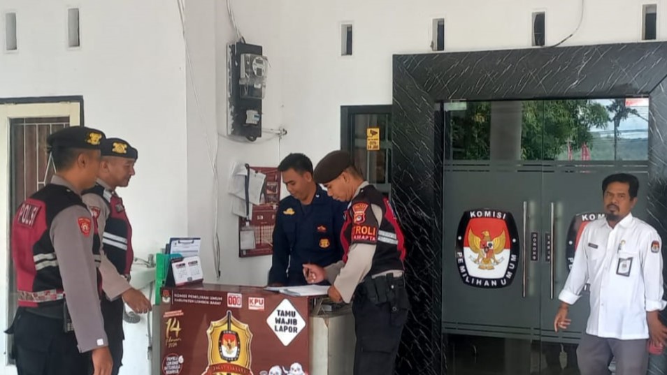 Polres Lombok Barat Kawal Ketat Kantor KPU Jelang Pemilukada 2024