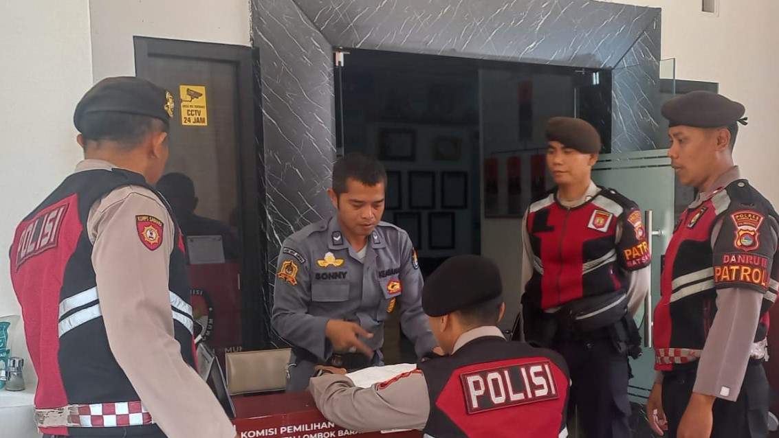 Polres Lombok Barat Patroli KPU, Jaga Keamanan Pemilu 2024