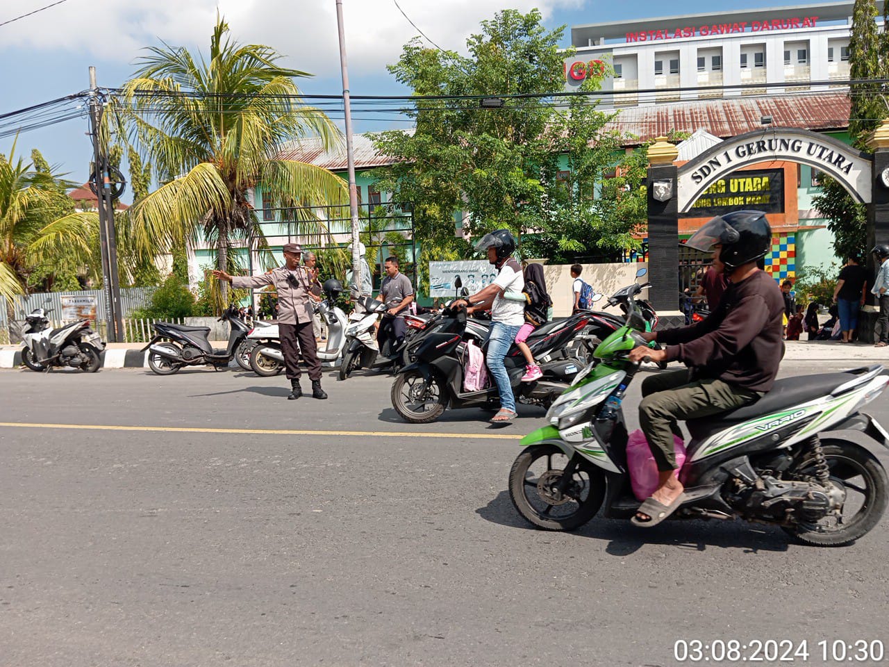 Polsek Gerung Antisipasi Kecelakaan, Atur Lalu Lintas di Jam Sibuk