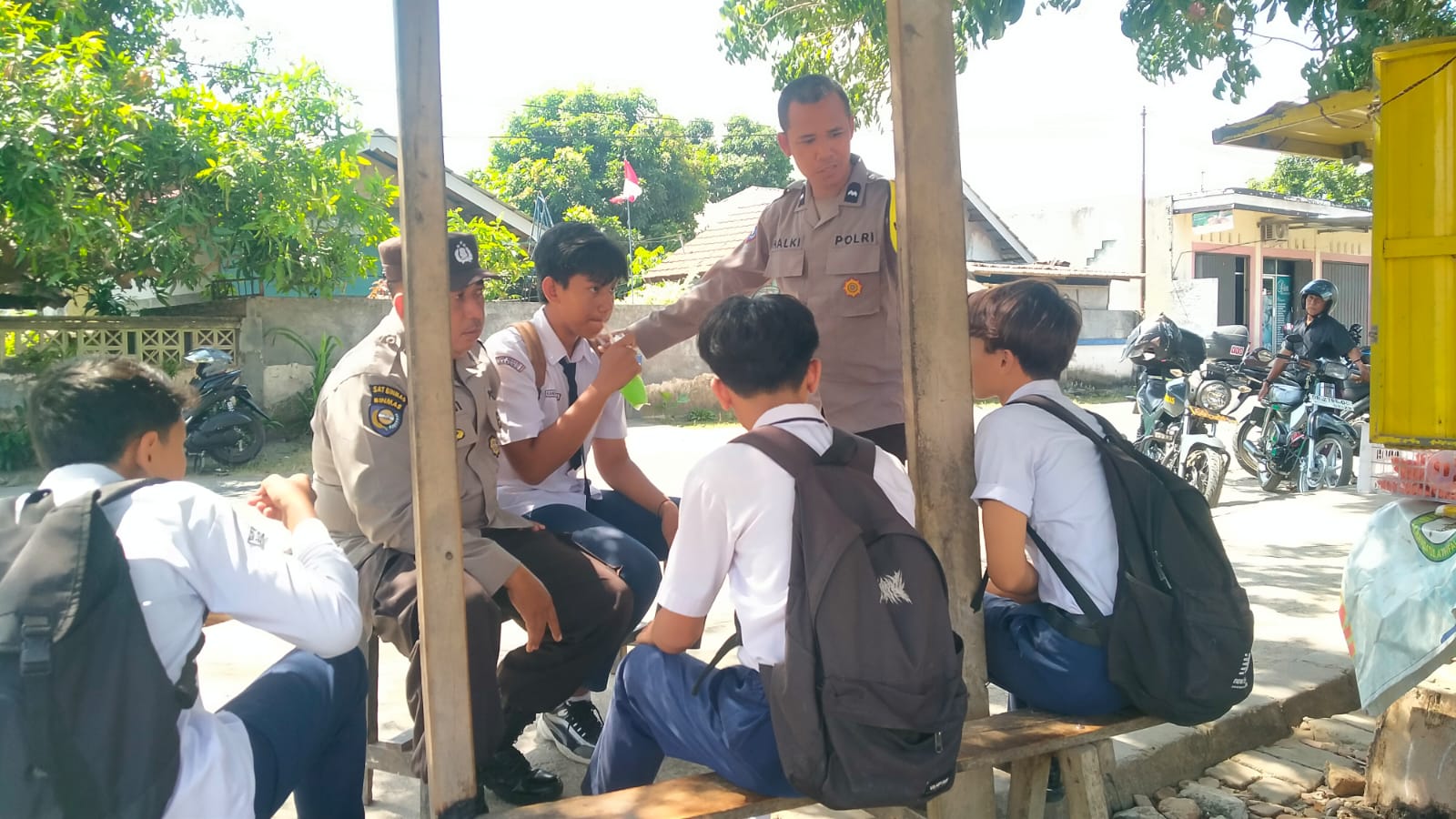 Polsek Gerung Patroli Titik Rawan, Antisipasi Tawuran Pelajar