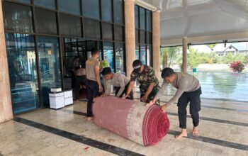 Sambut Maulid Nabi, Personel Polres Sumbawa Gelar Bakti Sosial Gotong Royong Di Masjid