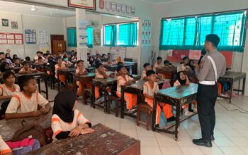 Polres Lombok Barat Kenalkan Tertib Lalu Lintas ke Anak SD Melalui Program Polsanak