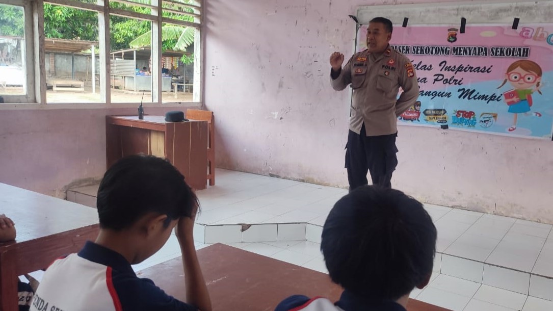 Polsek Sekotong Menyapa Sekolah Edukasi Antibullying dan Bahaya Narkoba di SMPN 2