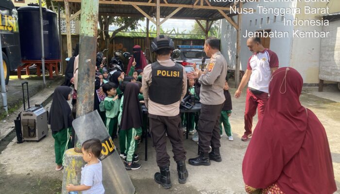 Momen Haru: Anak TK Kagum dengan Profesi Polisi di Lombok Barat