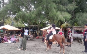 Pantai Cemara Lembar Lebih Aman: Patroli Rutin Polres Lombok Barat Beri Rasa Nyaman Wisatawan