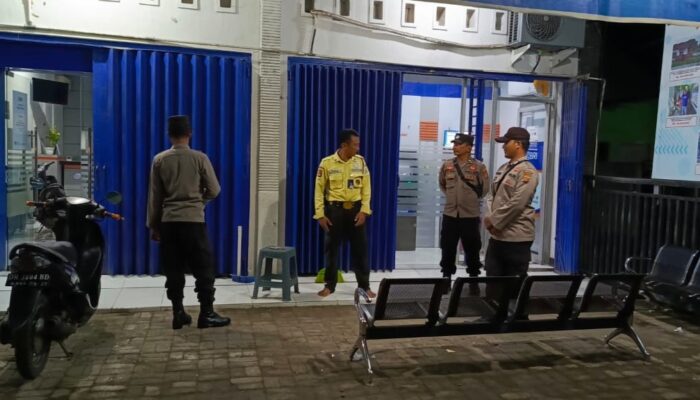 Patroli Blue Light Labuapi: Jaga Kamtibmas Pasca Pilkada dan Antisipasi Cuaca Ekstrem