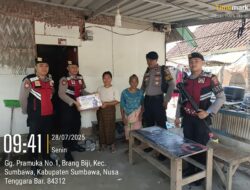 Patroli KRYD Polres Sumbawa Sambangi Warga Melalui Program ‘Satu Hari Satu Bansos’