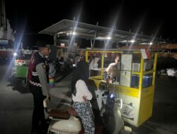 Patroli Dialogis Sat Samapta Polres Lombok Utara Imbau Pedagang di Kecamatan Pemenang