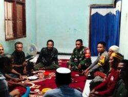 Kompak Peduli Warga, Bhabinkamtibmas dan Babinsa Desa Seran Jenguk Korban Gigitan Anjing Rabies