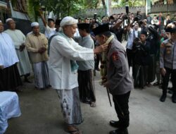 Silaturahmi ke Ponpes Al-Hamidy Banyuanyar, Kapolri: Tanpa Dukungan Ulama Pekerjaan Kami Sangat Berat