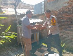 Bhabinkamtibmas Berikan Bantuan Bibit Ternak Bebek, Dorong Kemandirian Ekonomi Warga