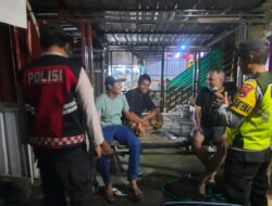 Personel Polsek Seteluk Gelar Patroli Dialogis, Imbau Warga Waspadai Musim Penghujan