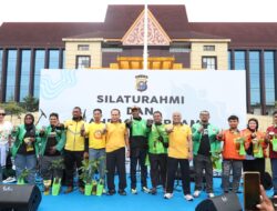 Perkuat Silaturahmi, Polisi dan Ojol Olahraga hingga Makan Bersama di Polda Riau