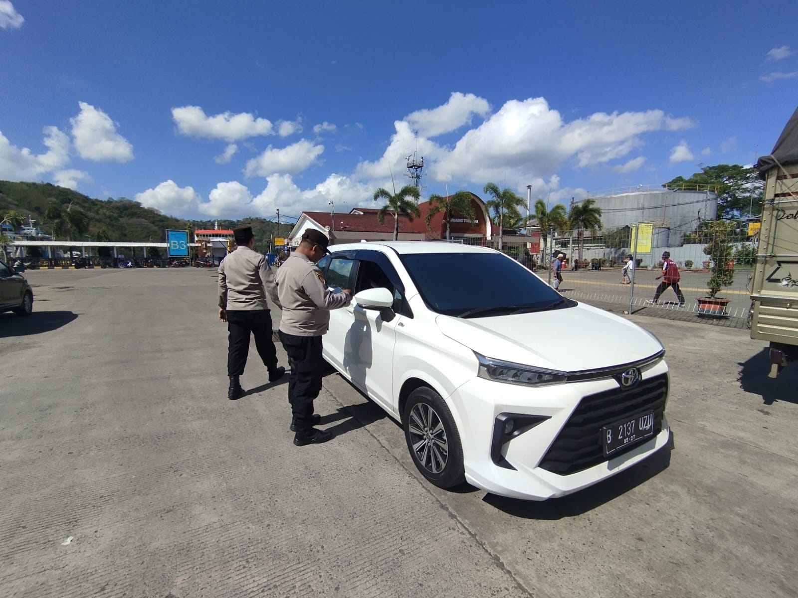 Polsek Lembar Pastikan Keamanan Penyeberangan, Fokus Cegah Barang Terlarang