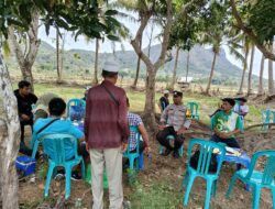 Bhabinkamtibmas Desa Kelanir Dampingi Petugas Puskeswan Register Hewan Ternak di Dusun Lawang Desa