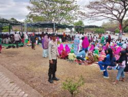Amankan Tradisi dan Silaturahmi, Bhabinkamtibmas Terjun Langsung ke Acara HUT Desa Pernek ke-66