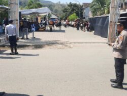 Personel Polsek Taliwang Amankan Jalannya Pawai Pekan Daerah KTNA ke-XVII dan Agro Expo 2025 di Sumbawa Barat