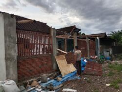 Polsek Jereweh Tanggap Bencana, Monitor Dampak Angin Kencang dan Hujan Deras