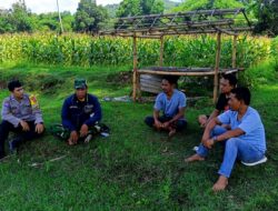 BHABINKAMTIBMAS DAN BABINSA DESA TAMEKAN, AJAK PETANI PERKUAT KETAHANAN PANGAN DAN KAMTIBMAS