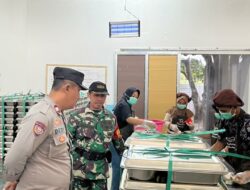 BHABINKAMTIBMAS DESA PRINGGARATA LAKUKAN MONITORING PENDISTRIBUSIAN MBG AGAR TEPAT WAKTU