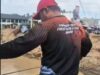 Brimob Aceh Pasang Tali Sling pada Jembatan Putus dan Geser Speed Boat untuk Mendukung Mobilitas Warga di Bireuen