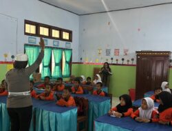 Sat Lantas Polres Bima Kota Beri Himbauan Keselamatan Berlalulintas kepada Anak Usia Dini di SDN 20 Kota Bima